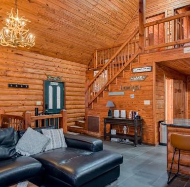 Cozy Lakefront Cabin on Buckhead Drive!