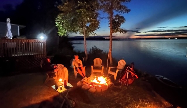 Cozy Lakefront Cabin just off the Fall Color Tour Route