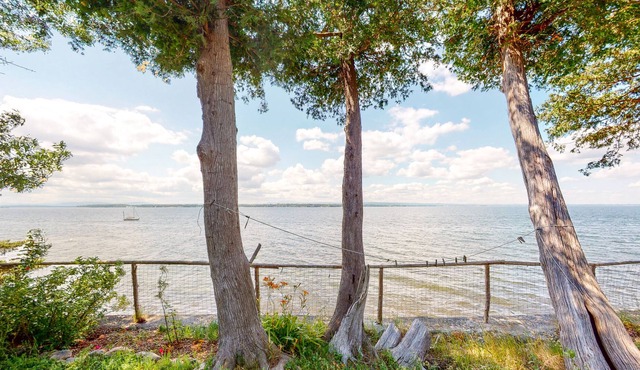 Cozy lakefront cabin w/ deck, beach access, & outdoor shower