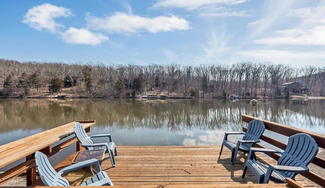 Cozy Lakefront Chalet - On A Large Lake - Private Dock w/Boats