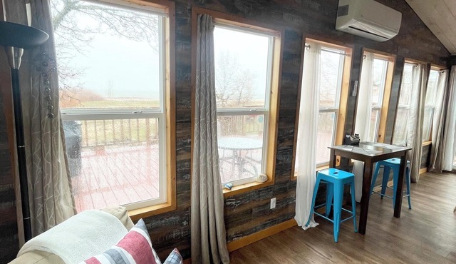 Cozy Lakefront Cottage