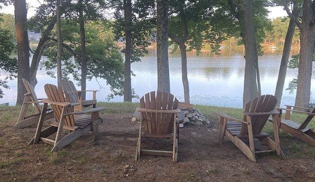 Cozy lakefront cottage on all sports Hart Lake