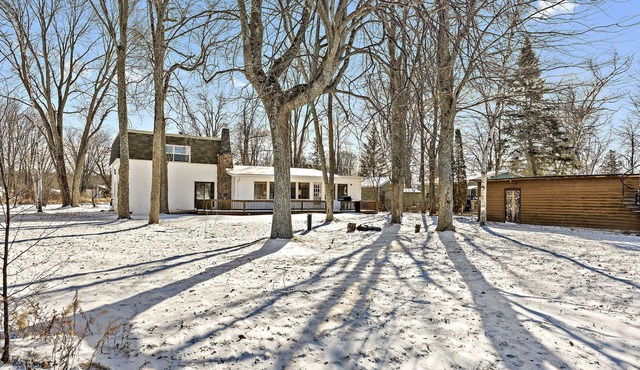 Cozy Lakefront Cottage