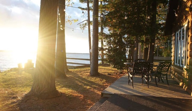 Cozy Lakefront Cottage Getaway on Black Lake