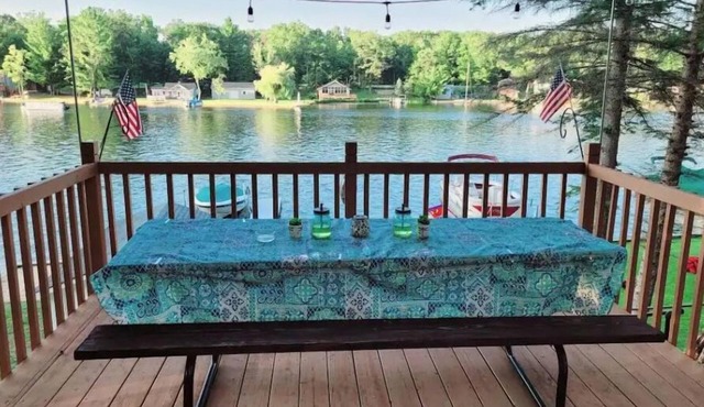 Cozy LakeFront Cottage on All-Sports Lake George