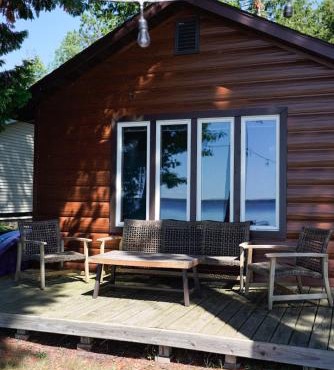 Cozy Lakefront Cottage on Black Lake