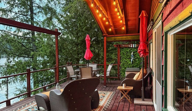 Cozy Lakefront Cottage on Sacheen Lake