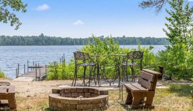 Cozy Lakefront Family Getaway: Beach & Game Room