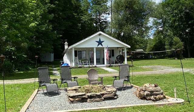 Cozy Lakefront Getaway