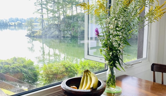 Cozy Lakefront Getaway in South Frontenac, Rustic & Elegant, Highspeed Internet