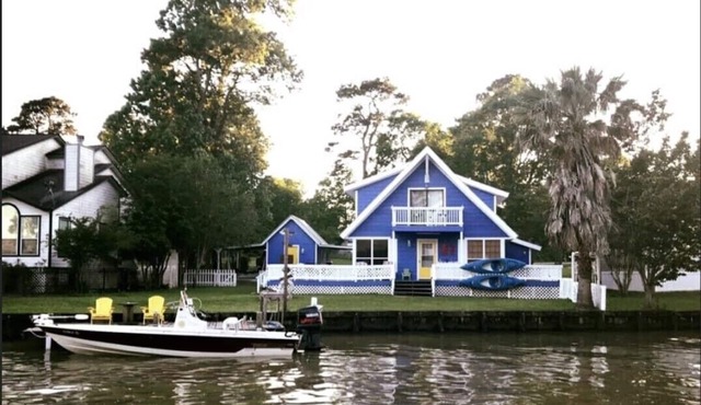 Cozy Lakefront Getaway On Lake Livingston. No Pets Allowed