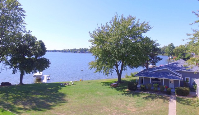 Cozy Lakefront Getaway