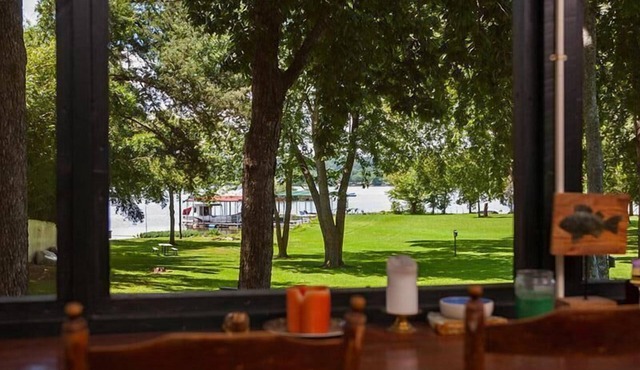 Cozy Lakefront Getaway Near Nashville-Pet Friendly, Dock, Amazing Views