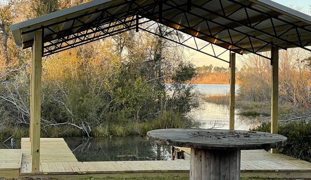 Cozy lakefront home with boat dock/slip on Lake Seminole!