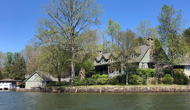 Cozy, Lakefront Home - Lake Summit
