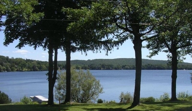 Cozy Lakefront Home on Beautiful Crystal Lake, Minutes from Elk Mountain