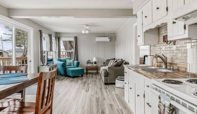 Cozy lakefront home on Big Barbee Lake