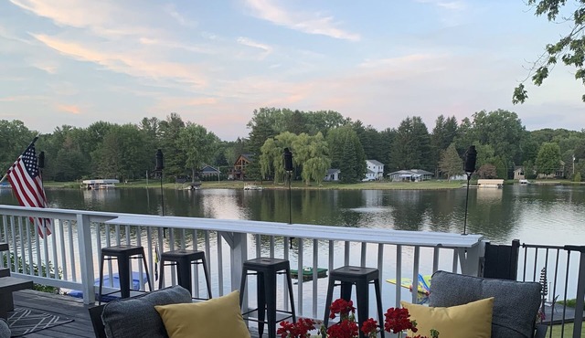 Cozy Lakefront home