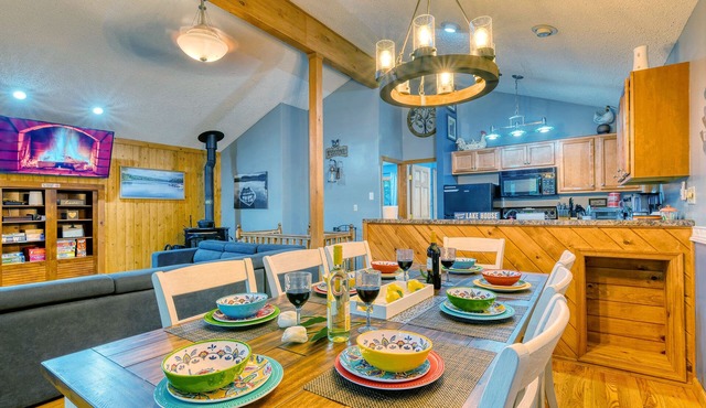 Cozy Lakefront Home Steps to Pool, Close to Lake & Skiing and All Fun Amenities