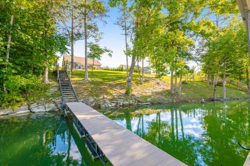Cozy Lakefront Home Sleep 12 Private Dock Hot Tub