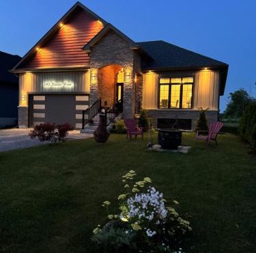 Cozy Lakefront House Retreat For Families&Friends