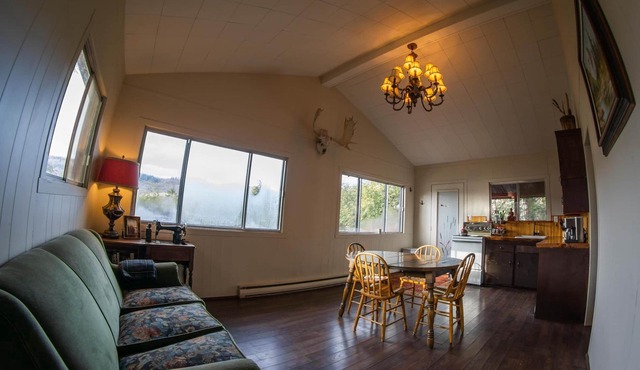 Cozy Lakefront Kabin + Hot Tub & Fire Pit