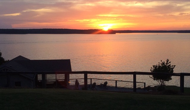 Cozy Lakefront Log cabin with miles of view plus small beach!