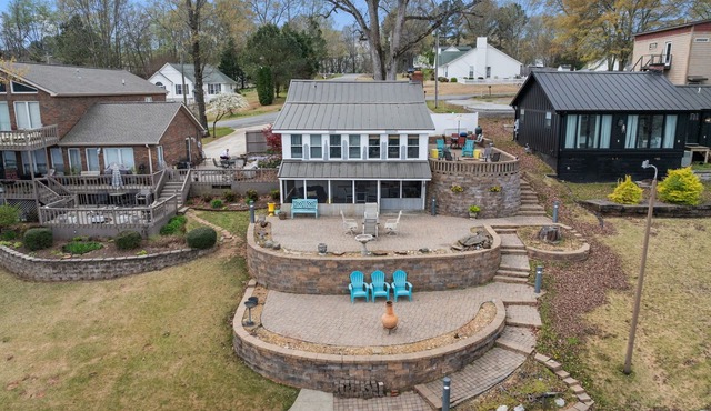 Cozy Lakefront Near RTJ Golf w Lift + Pet Friendly