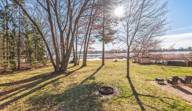 Cozy Lakefront Studio On Long Lake! by RedAwning