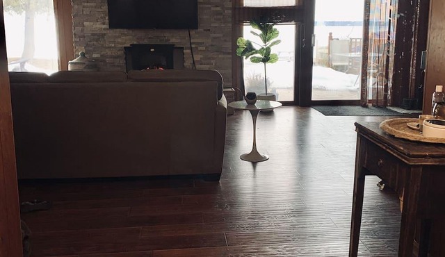 Cozy Lakehouse