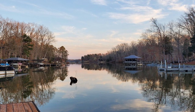 Cozy Lakehouse on Quiet Cove