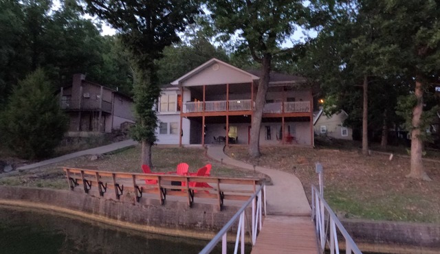 Cozy Lakehouse perfect for friends and family!