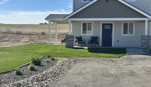 Cozy Lakehouse Retreat