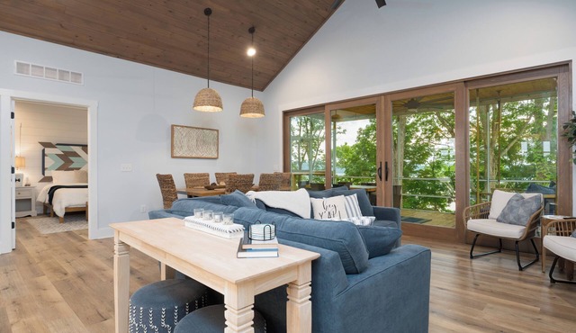 Cozy Lakehouse w/Fire Pit & Bed Swing Near Mammoth Cave National Park