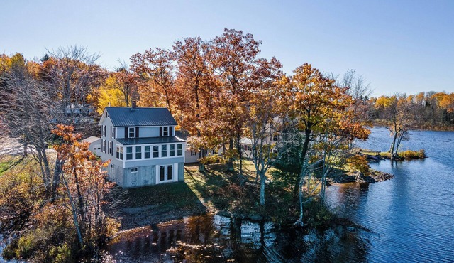 Cozy Lakehouse with Game Room