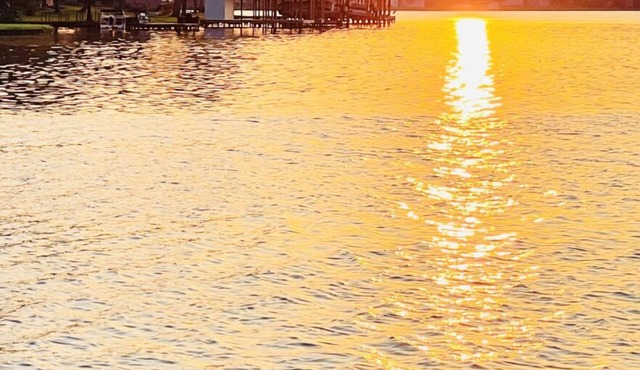 Cozy Lakehouse with nice view of the lake near Canton TX!