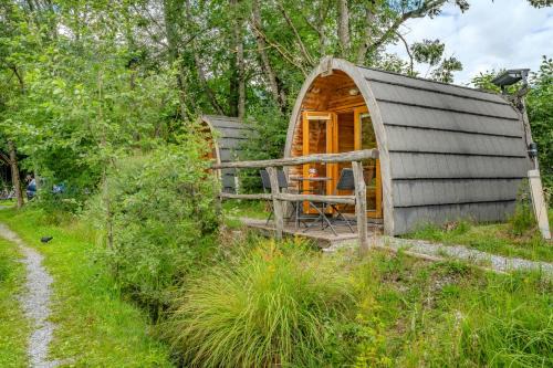 Cozy LakePod Nature Retreat near Gstaad and Interlaken