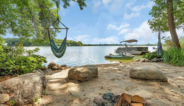 Cozy Lakeside Cabin w/Fireplace & Great Views
