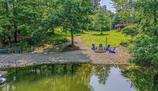 Cozy Lakeside Cabin - Near Hunter+Wyndam Mtn!