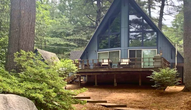 Cozy Lakeside Cabin Near Cranmore Ski Resort