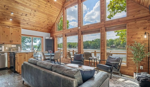 Cozy Lakeside Cabin + Swim Dock + Kayak + Canoe