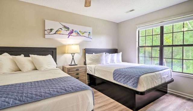 Cozy, lakeside cabin on beautiful Tims Ford Lake