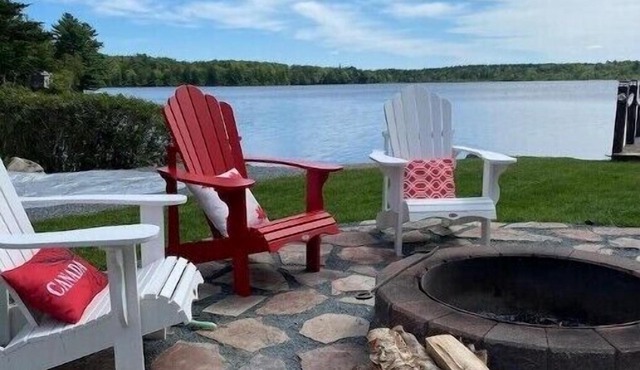 Cozy Lakeside Cottage