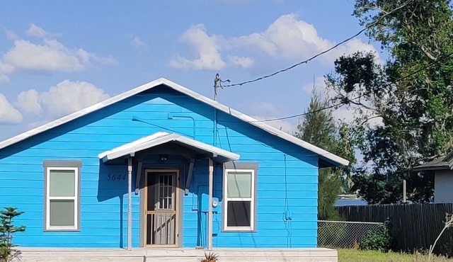 Cozy Lakeside Cottage near Legoland, Winter Haven! Florida vacation ready!