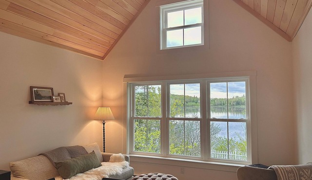 Cozy lakeside cottage in Mount Holly, VT