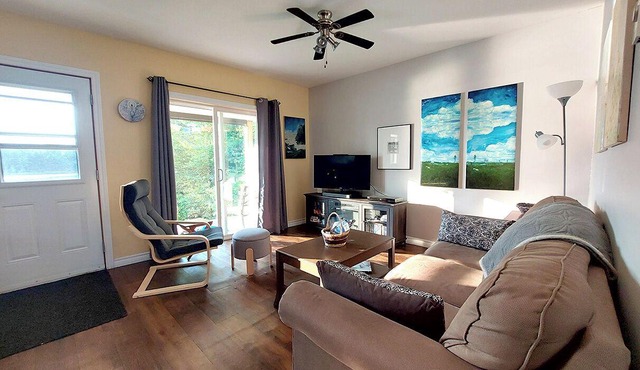 Cozy Lakeside Cottage - Saint John