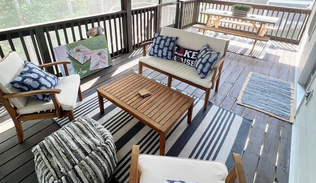 Cozy - Lakeside - Cottage with Golf Cart
