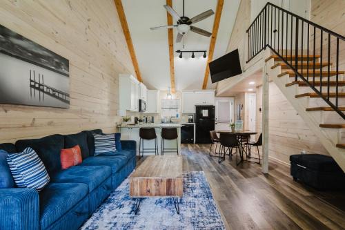 Cozy Lakeside Escape near Hot Springs
