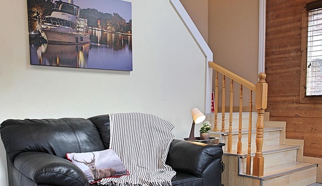 Cozy Lakeside Getaway, Sleeps 8, Only 15 Minutes from Downtown Halifax