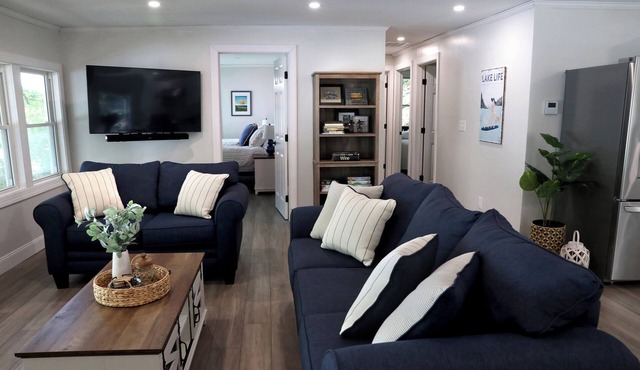 Cozy lakeside home with incredible sunsets